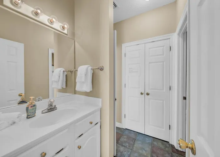 Dandy Sandy Sleeps 24 - Pets - Pools - Hot Tubs * Gulf Shores