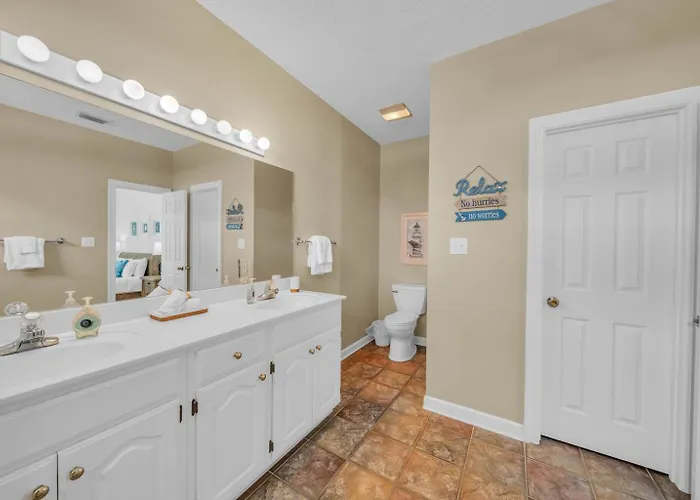 Dandy Sandy Sleeps 24 - Pets - Pools - Hot Tubs Country house